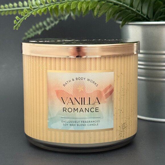 BBW Vanilla Romance Bath & Body Works 3 Wick Candle - Picture 1 of 10